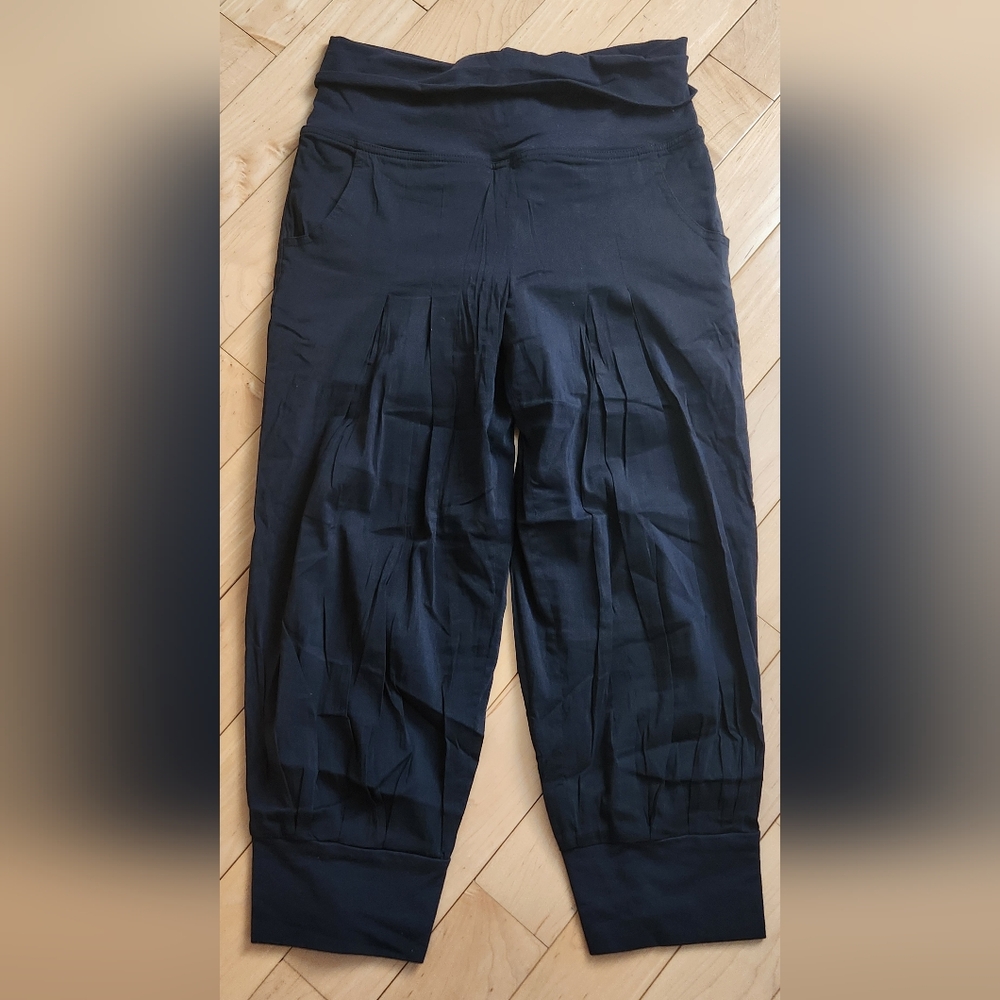 ATHLETA black alladin style athletic pants NEW in S